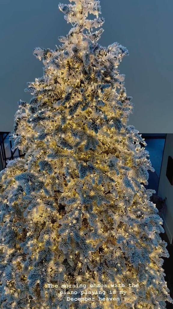 Kim Kardashian presume su espectacular árbol de navidad