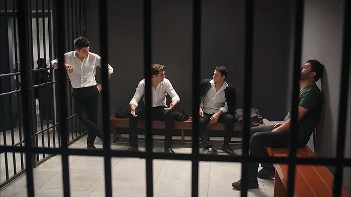 'Hermanos': Ömer ,Ogulcan y Sarp son encarcelados por culpa de Akif