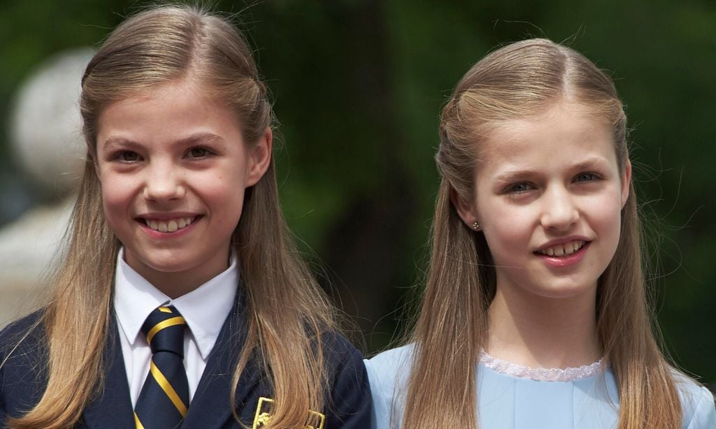 spanish royals attend their daughter sofia 39 s first communion