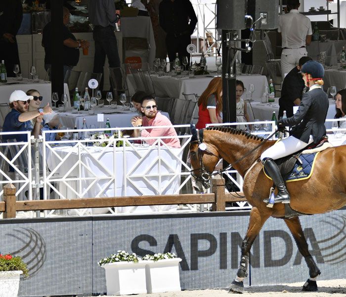 Beatrice Borromeo junto a Pierre Casiraghi y su hijo primogénito