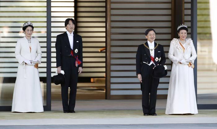 Música y mucha emoción en el desfile de los emperadores Naruhito y Masako de Japón