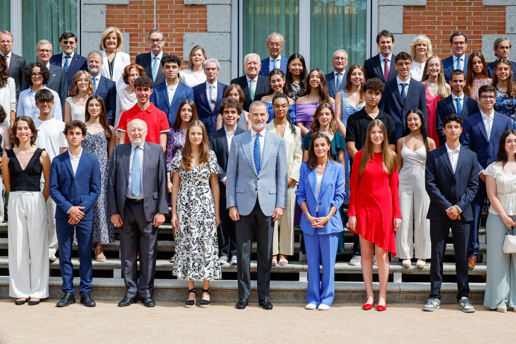 La princesa Leonor y la infanta Sofía aparecen por sorpresa eb la reunión de los Reyes con el Patronato de la Fundación Comité Español de los Colegios del Mundo Unido (UWC)