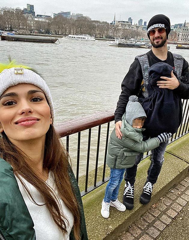 ¡Ahora Londres y con su hermano! Theo, el hijo de Sara Sálamo e Isco Alarcón, ya es todo un bebé viajero