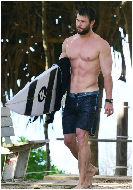 chris hemsworth six pack 04 a