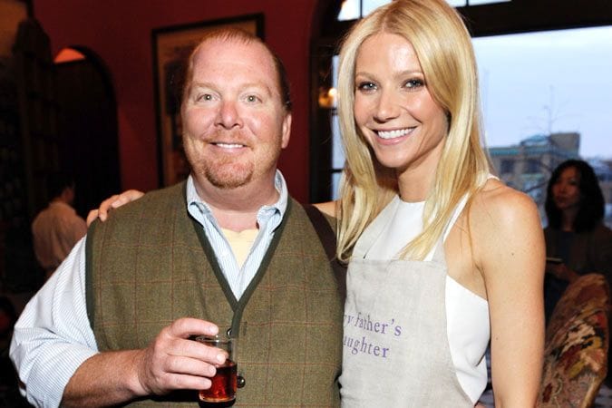 Fue Mario Batali quien 'nominó' a Gwyneth Paltrow para sumarse a esta camapaña, que pretende poner el foco sobre el problema de la pobreza y las dificultates a las que tienen que hacer frente miles de personas sin recursos en Estados Unidos a la hora de alimentar a sus familias. En la fotografía vemos a Batali y Paltrow en una imagen de archivo de 2011, durante un acto de presentación del libro de recetas que la actriz escribió, 'My father's daughter', como homenaje a la figura de su padre (quien inculcara a la intérprete su amor por la cocina).
