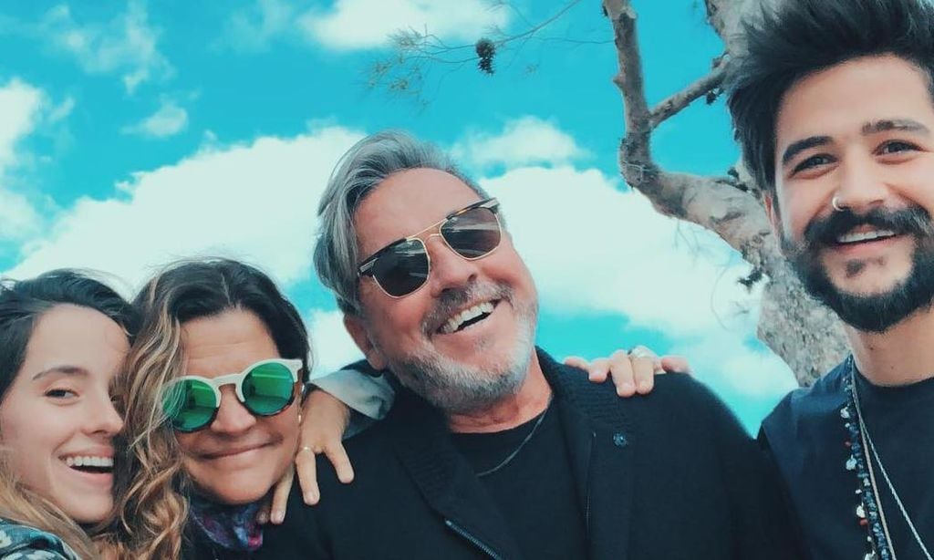 Evaluna, Ricardo Montaner, su esposa y Camilo