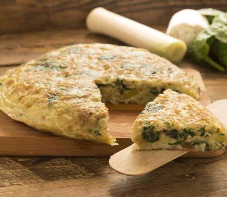 Tortilla de espinacas, puerro y queso de cabra