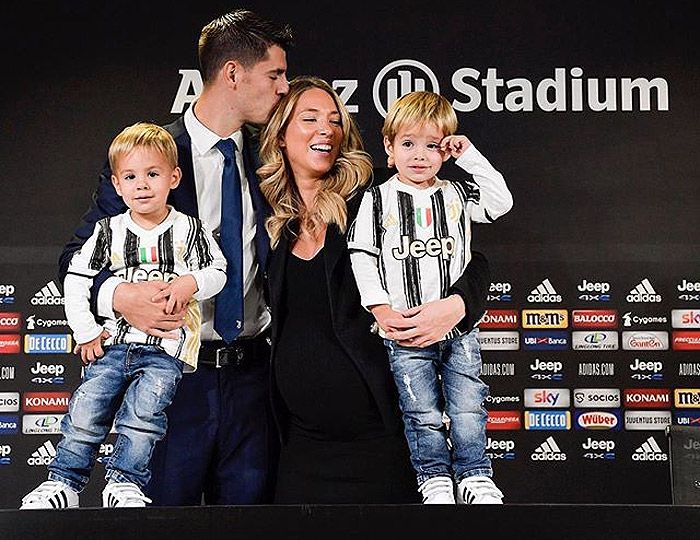 Alice Campello y Álvaro Morata con sus hijos