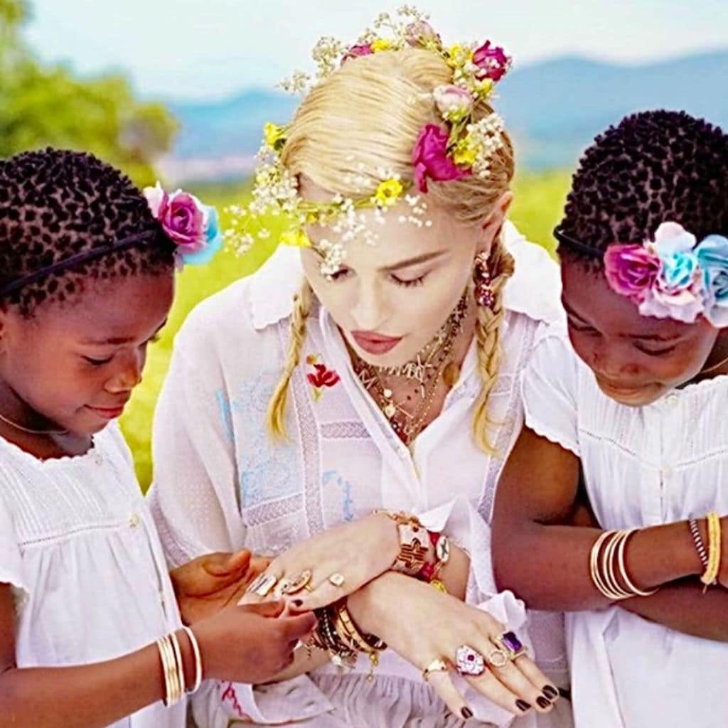 madonna y sus hijas estere y stella