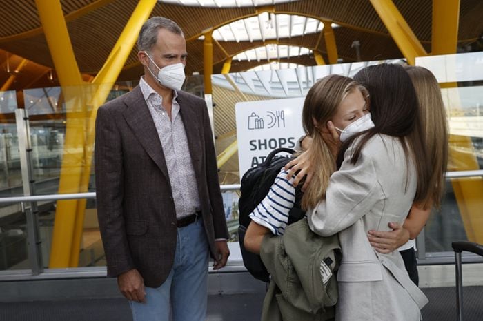 El abrazo de la reina Letizia a su hija Leonor