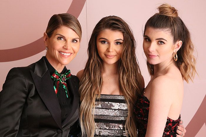 olivia jade con su madre Lori Loughlin y su hermana