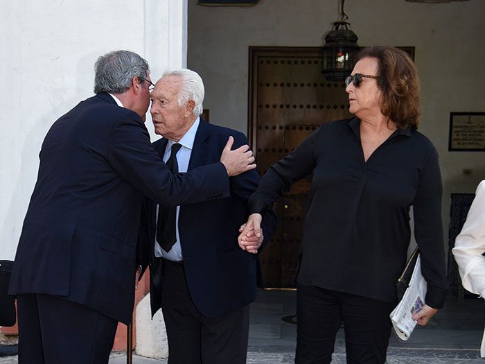 Funeral por la madre de Carmen Tello