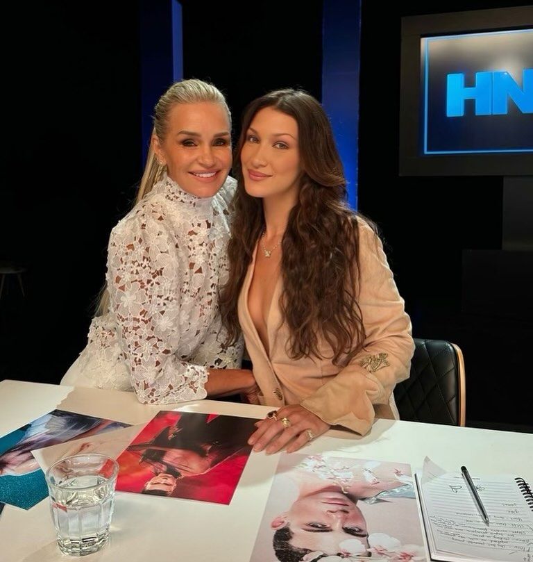 Bella y Yolanda Hadid como jurados en un concurso de modelos en Holanda