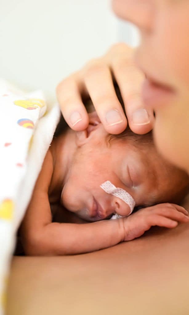 Método Madre Canguro con prematuros