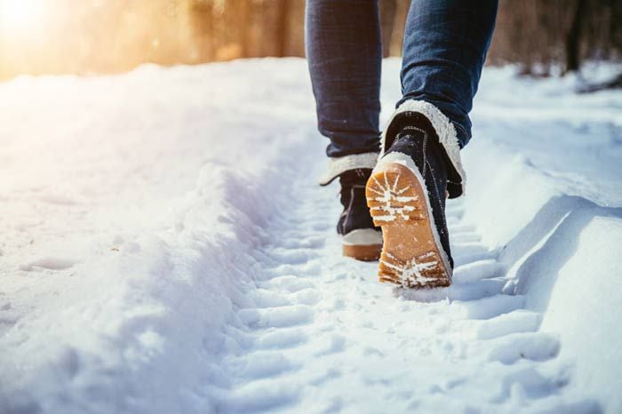 pies sobre el hielo