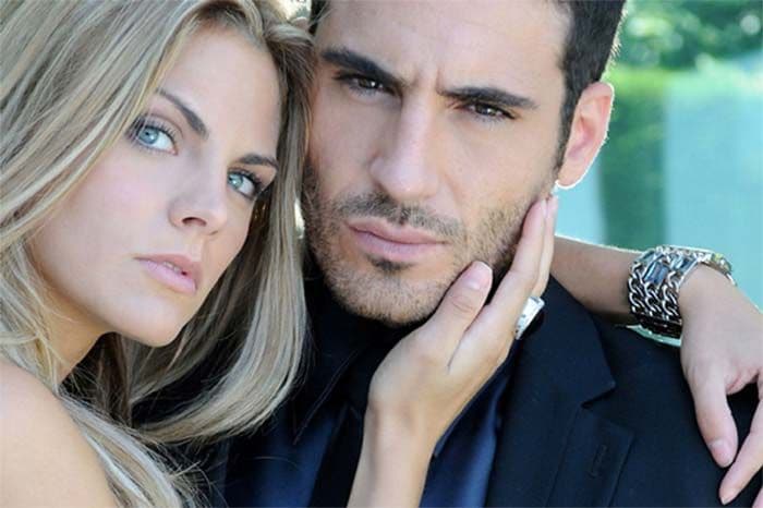 Amaia Salamanca y Miguel Ángel Silvestre en 'Sin tetas no hay paraíso'