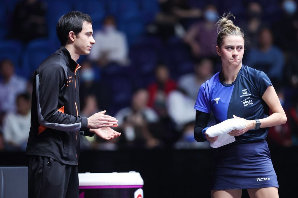 Hugo Calderano y Bruna Takahashi, tenistas de mesa brasileños