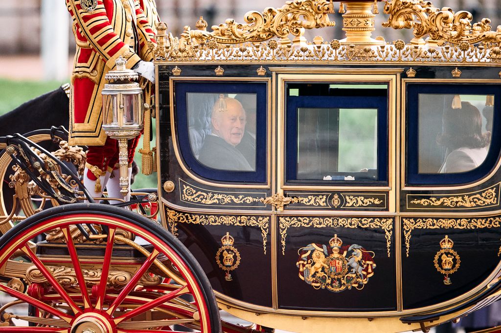 Rey Carlos III con el emir de Catar y la jequesa de Catar en Londres 