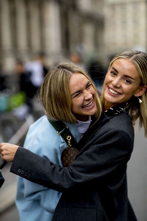 chicas-street-riendo