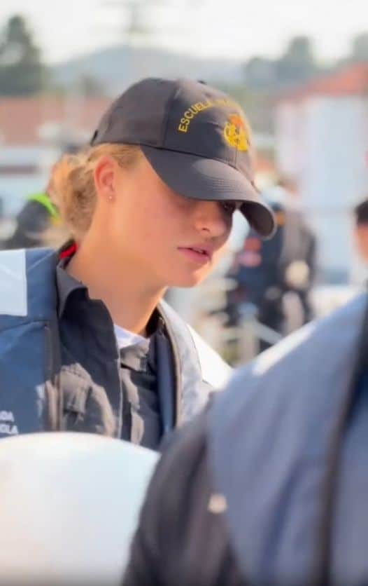 Princesa Leonor en las maniobras en el mar en la Escuela Naval de Marín de La Armada el 20 de septiembre de 2024