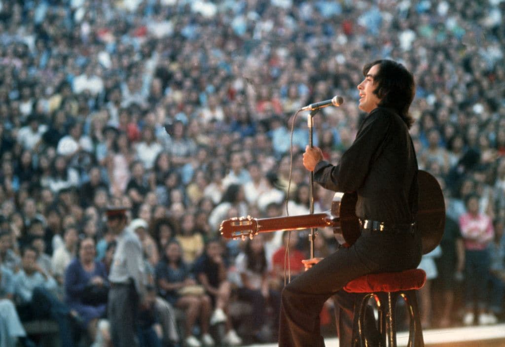 Joan Manuel Serrat durante un concierto en Madrid en 1976