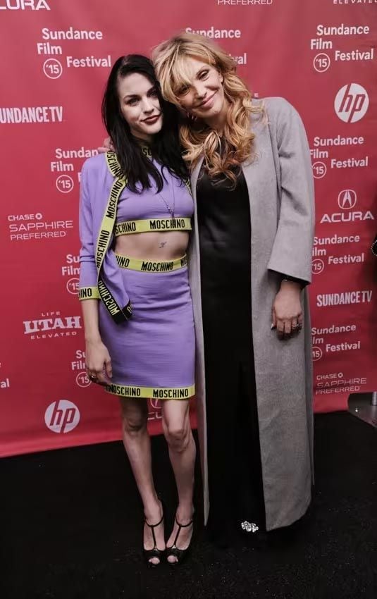 Frances Bean Cobain y su madre Courtney Love