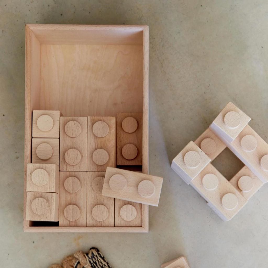 un juego de bloques de madera