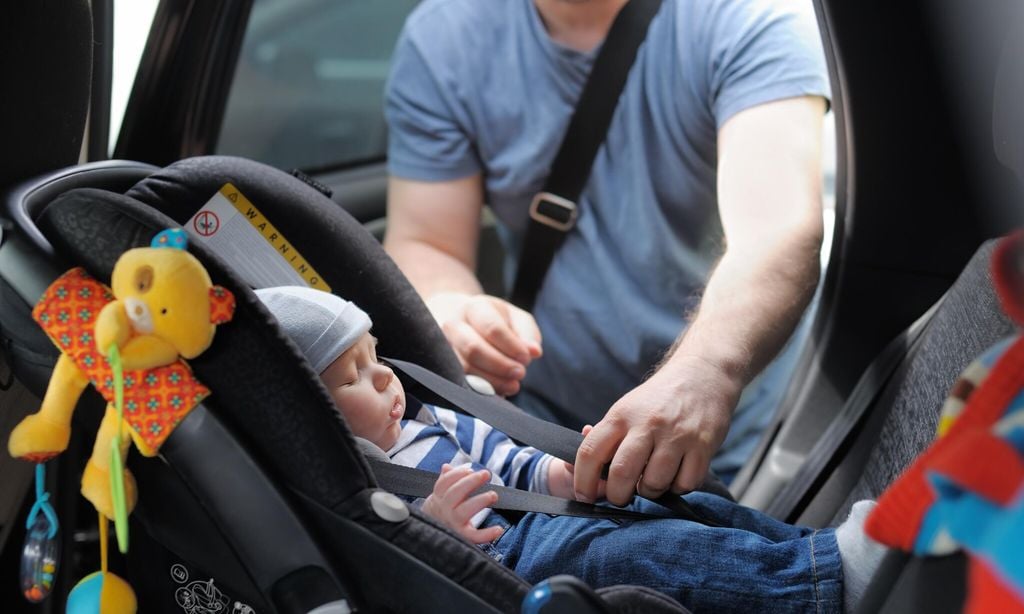 importante nunca dejar un beb dentro del coche al sol