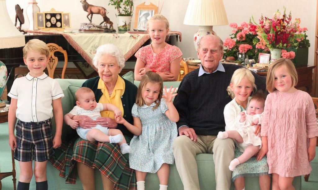 prince philip and queen elizabeth star in never before seen photo with great grandchildren
