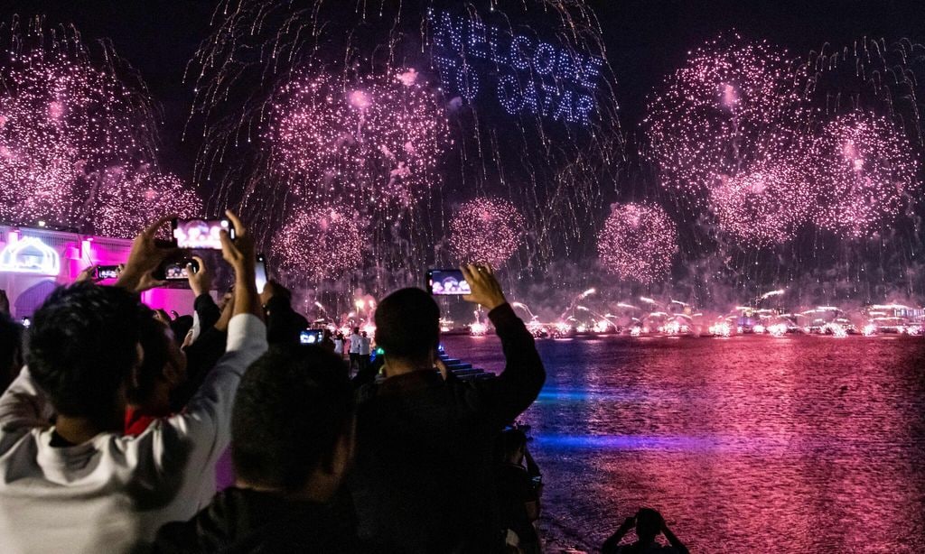 fuegos artificiales en la ceremonia de inauguraci n del mundial de qatar