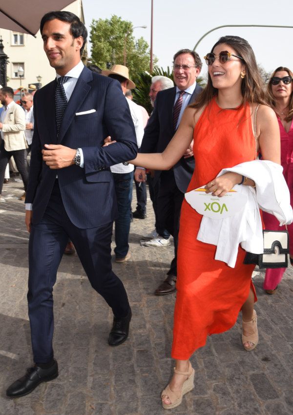 Tana Rivera con vestido rojo de Massimo Dutti