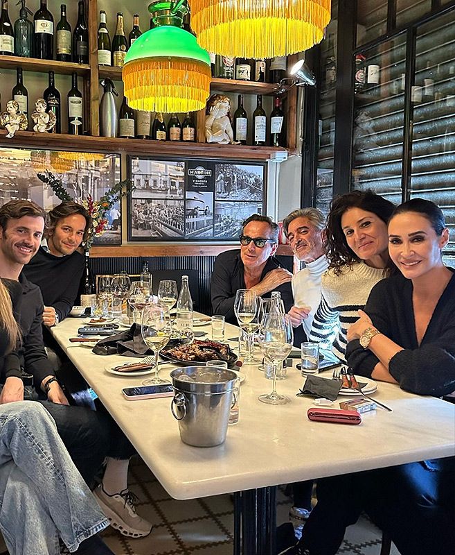 Vicky Martín Berrocal y Enrique Solís en el cumpleaños de un amigo