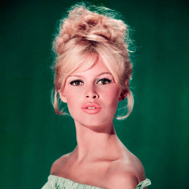 recogido novia estilo Brigitte Bardot