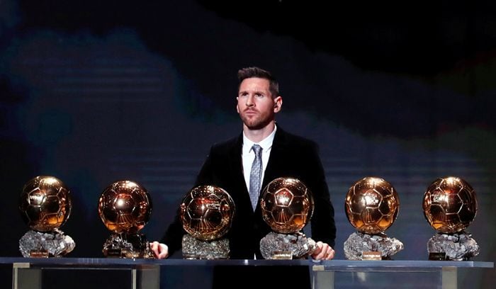 messi recibe el balón de oro