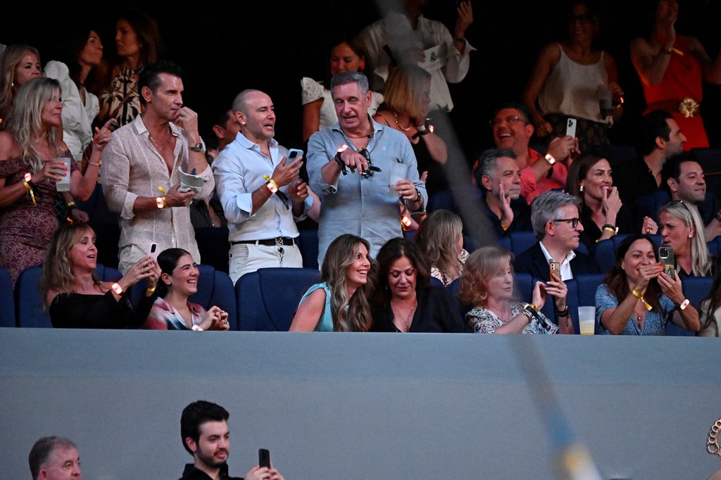 Jesús Vázquez y su marido Roberto Cortés en el concierto de Luis Miguel en el Santiago Bernabéu