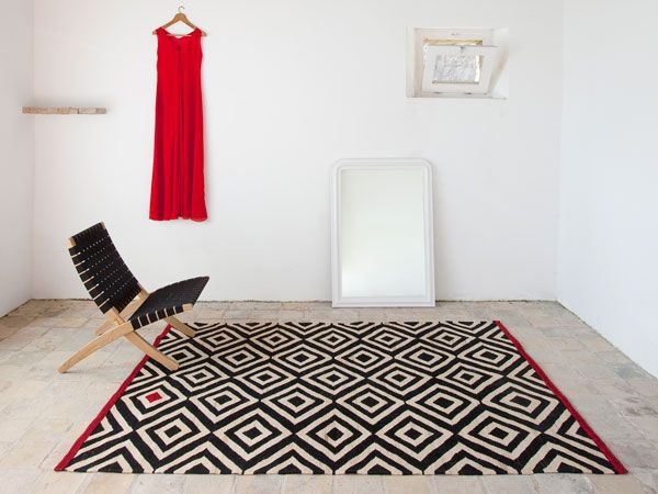 Mélange, diseñada por Sybilla para Nani Marquina (nanimarquina.com), es una revisión contemporánea del kilim. Una perfecta combinación entre tradición y modernidad, moda y hogar y artesanía y diseño.
