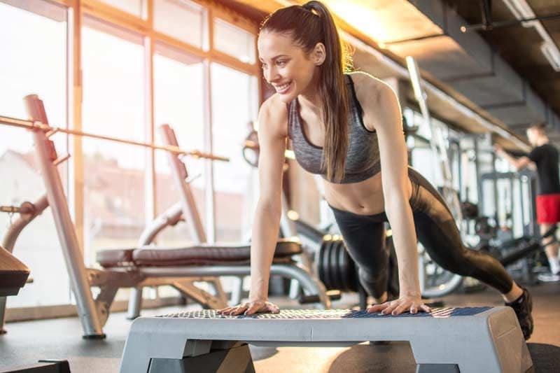 mujer flexion