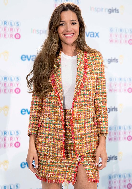 Malena Costa con un traje de tweed