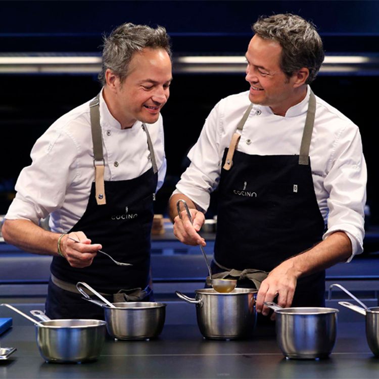 Los hermanos Torres cocinando