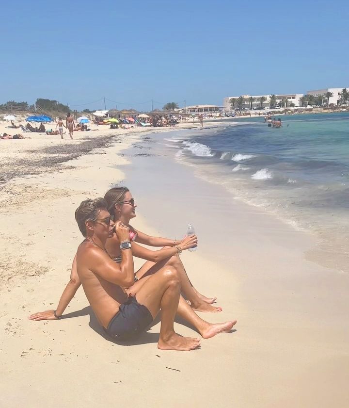 Carlos Baute y Astrid Klisans de vacaciones en Formentera en julio de 2024