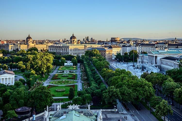 viena-Museums-and-Parliament