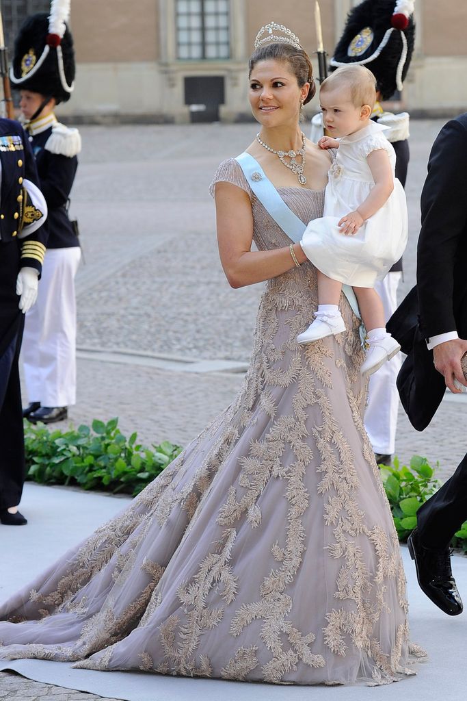 Victoria de Suecia, look de gala con vestido y tiara