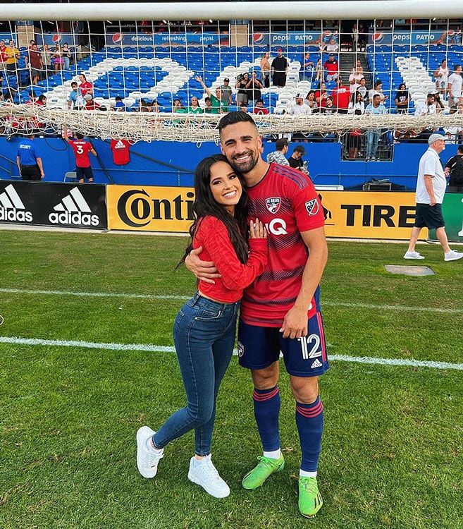 Becky G y su prometido Sebastián Lletget