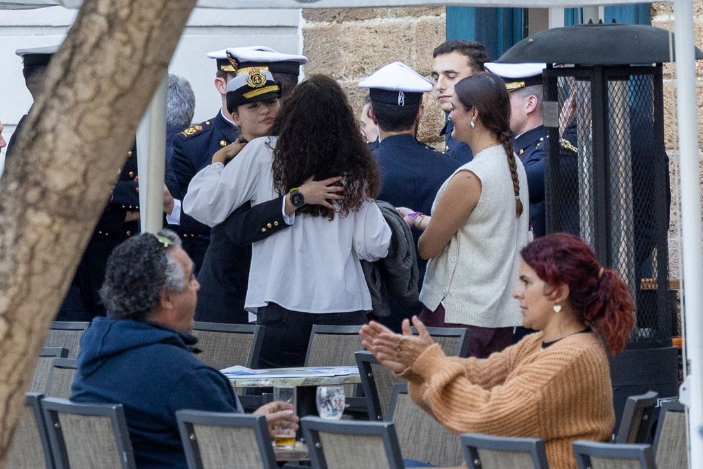 La princesa Leonor con sus compañeros comiendo