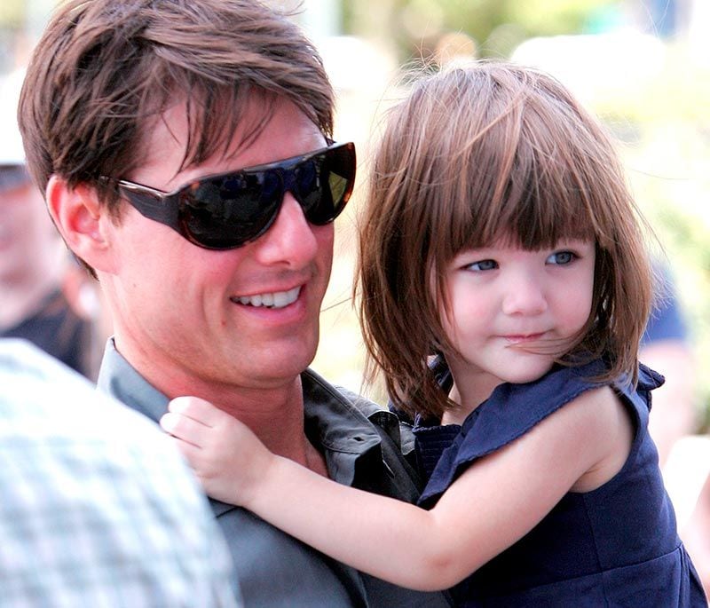 Tom Cruise con su hija Suri cuando era bebé