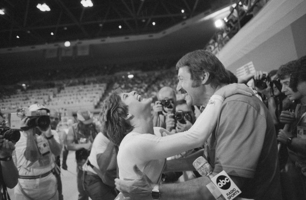  Muere Bela Karolyi, el polémico entrenador que llevó a lo más alto a Nadia Comaneci y otras leyendas de la gimnasia