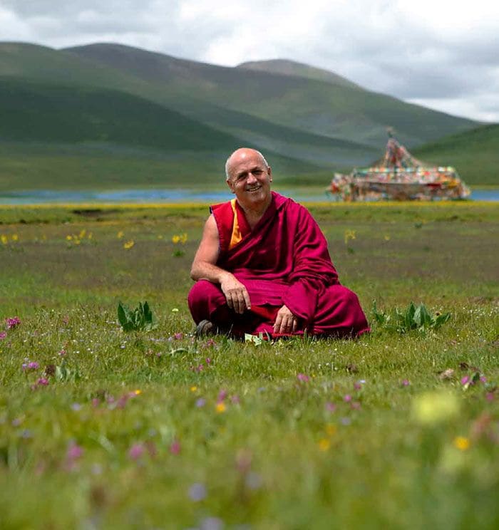 El monje budista Matthieu Ricard es 'la persona más feliz del mundo' según un estudio científico
