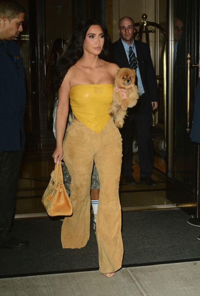 Kim Kardashian saliendo de su hotel en Nueva York