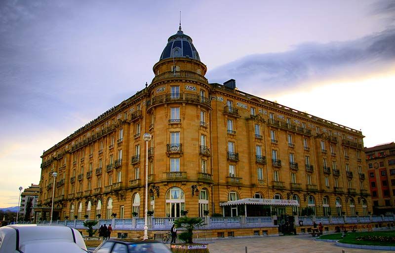 Hotel-Dusk-HDR-Maria-Cristina_JR_Mendez