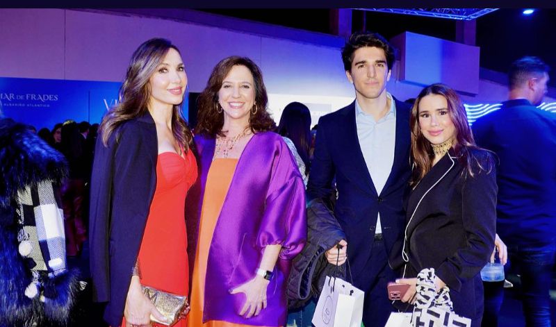 Paloma Lago con su hijo y su nuera